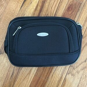 2 zip- Samsonite travel kit